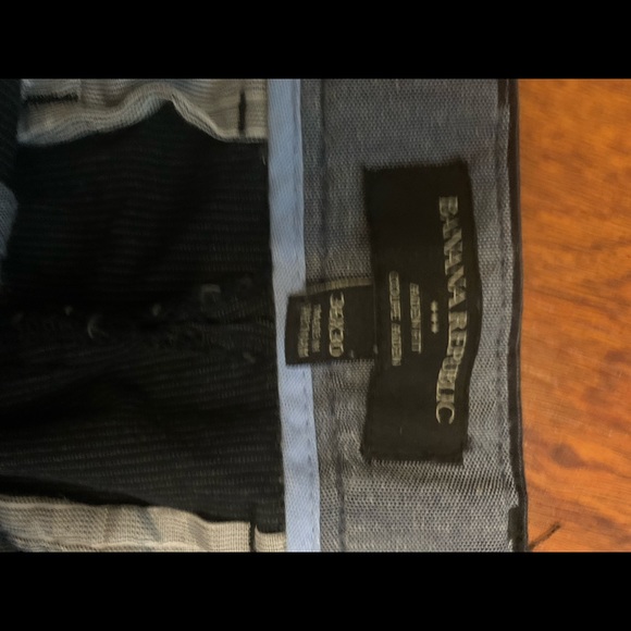 Banana republic Chino khaki pants. Barley worn in good shape. - Picture 3 of 6